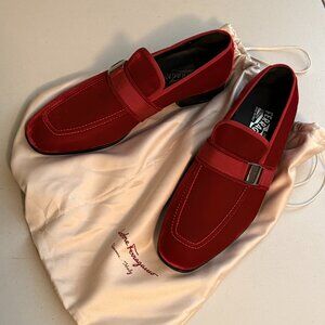 Salvatore Ferragamo Red Velvet Gancini Loafers Size 9.5 E Made in Italy